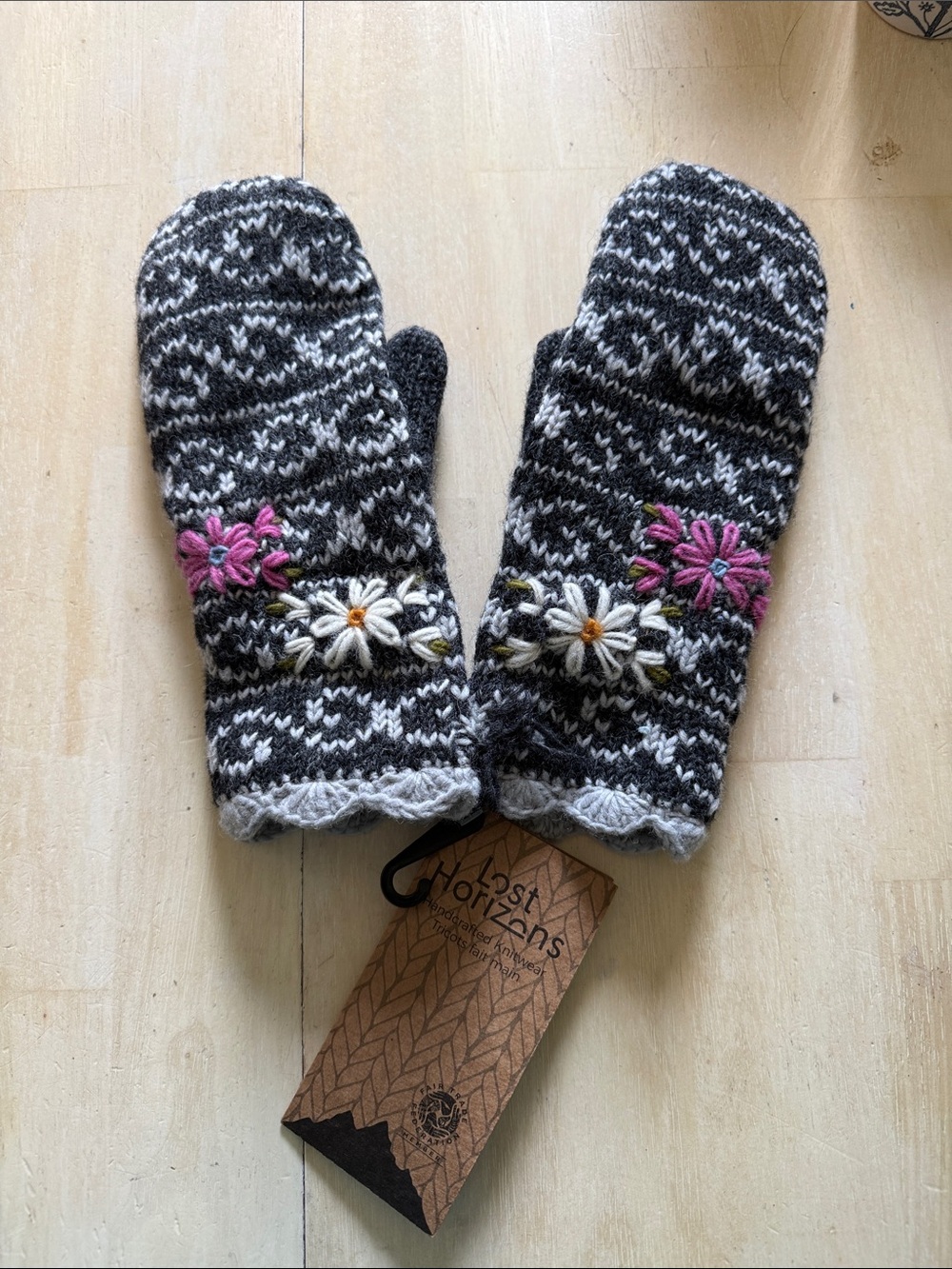 Lost Horizons wool mittens
